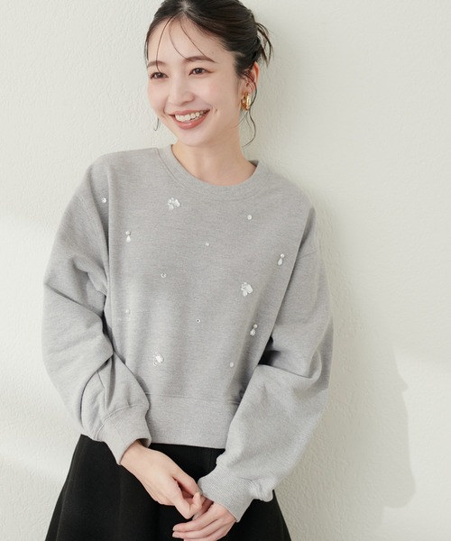natural couture（ナチュラルクチュール）の「ビジュー×パールショート丈裏起毛プルオーバー（Tシャツ/カットソー・レディース・ブラック/オフホワイト/グレー・FREE）」の3枚目の写真