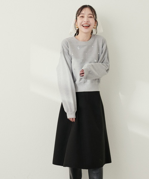 natural couture（ナチュラルクチュール）の「ビジュー×パールショート丈裏起毛プルオーバー（Tシャツ/カットソー・レディース・ブラック/オフホワイト/グレー・FREE）」の8枚目の写真