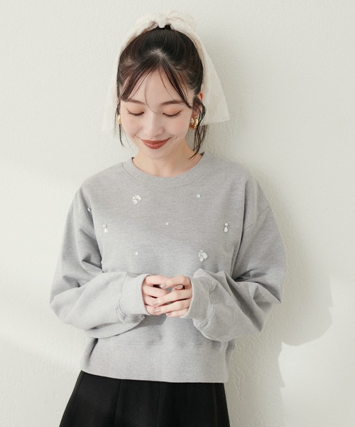 natural couture（ナチュラルクチュール）の「ビジュー×パールショート丈裏起毛プルオーバー（Tシャツ/カットソー・レディース・ブラック/オフホワイト/グレー・FREE）」の7枚目の写真