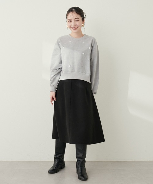natural couture（ナチュラルクチュール）の「ビジュー×パールショート丈裏起毛プルオーバー（Tシャツ/カットソー・レディース・ブラック/オフホワイト/グレー・FREE）」の4枚目の写真