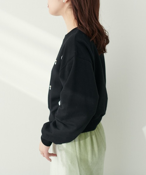 natural couture（ナチュラルクチュール）の「ビジュー×パールショート丈裏起毛プルオーバー（Tシャツ/カットソー・レディース・ブラック/オフホワイト/グレー・FREE）」の11枚目の写真