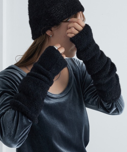 COLONY 2139（コロニートゥーワンスリーナイン）の「シャギーアームウォーマー（アームカバー・レディース・ベージュ/シルバー/アイボリー/ブラック・FREE）」の3枚目の写真