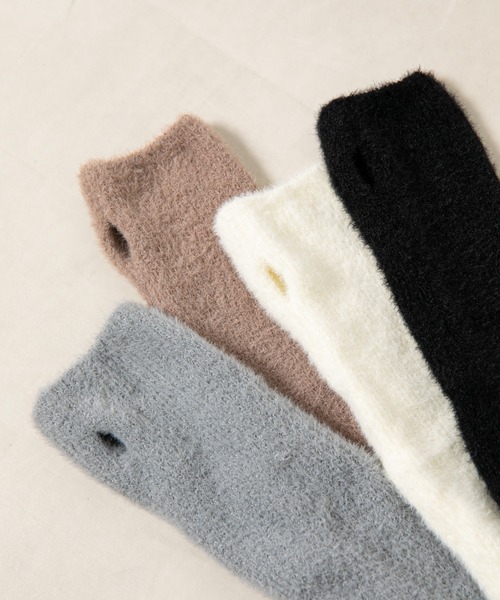 COLONY 2139（コロニートゥーワンスリーナイン）の「シャギーアームウォーマー（アームカバー・レディース・ベージュ/シルバー/アイボリー/ブラック・FREE）」の5枚目の写真