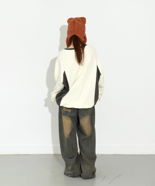 FOLLOWIN（フォロウィン）の「[UNISEX] [6clolor] Y2KティーンコアレタリングVネックスウェットパーカー（パーカー・レディース・クリーム/ブラック/アイボリー/カーキ/ライトブルー/ブラウン・FREE）」の11枚目の写真