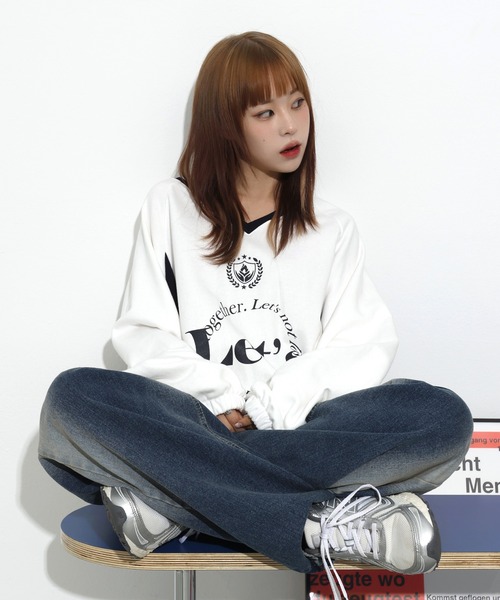 FOLLOWIN（フォロウィン）の「[UNISEX] [6clolor] Y2KティーンコアレタリングVネックスウェットパーカー（パーカー・レディース・クリーム/ブラック/アイボリー/カーキ/ライトブルー/ブラウン・FREE）」の22枚目の写真