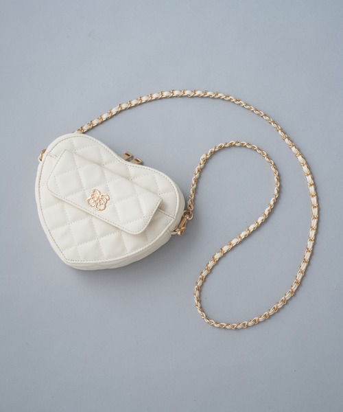 Seemi. byNICECLAUP（ シーミーバイナイスクラップ）の「【Seemi.】Seemiハートキルティングポシェット（ショルダーバッグ・レディース・ブラック/レッド/アイボリー/ホワイト系その他/ベージュ/サックスブルー・FREE）」の2枚目の写真