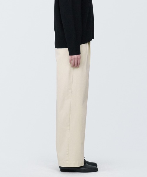 無印良品（ムジルシリョウヒン）の「婦人　縦横ストレッチチノタックワイドパンツ　股下長め（チノパンツ・レディース・チャコールグレー/アイボリー/ネイビー/ダークベージュ・XS/M/S/XL/L）」の6枚目の写真