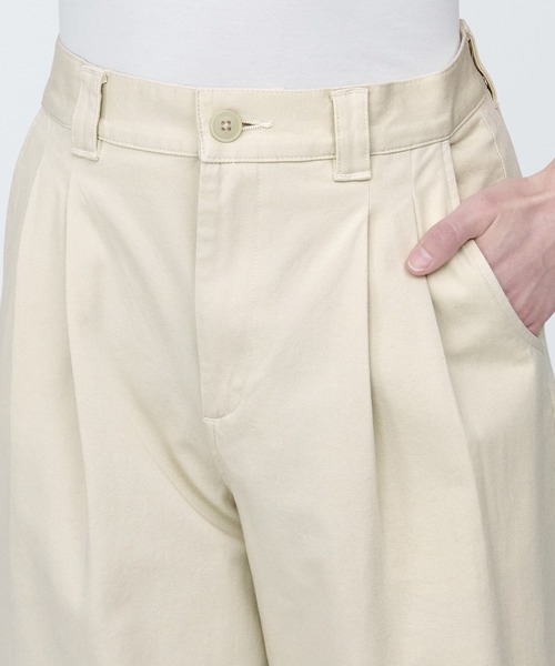 無印良品（ムジルシリョウヒン）の「婦人　縦横ストレッチチノタックワイドパンツ　股下長め（チノパンツ・レディース・チャコールグレー/アイボリー/ネイビー/ダークベージュ・XS/M/S/XL/L）」の8枚目の写真