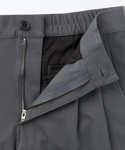 無印良品（ムジルシリョウヒン）の「婦人　縦横ストレッチチノタックワイドパンツ　股下長め（チノパンツ・レディース・チャコールグレー/アイボリー/ネイビー/ダークベージュ・XS/M/S/XL/L）」の19枚目の写真