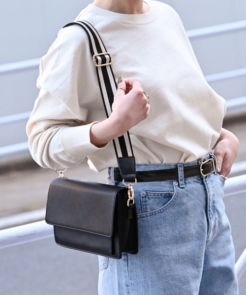 B.C STOCK(ベーセーストック)の「《追加2》ラインテープショルダー(ショルダーバッグ・レディース・ブラック/キャメル・FREE)」の6枚目の写真