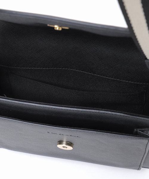 B.C STOCK(ベーセーストック)の「《追加2》ラインテープショルダー(ショルダーバッグ・レディース・ブラック/キャメル・FREE)」の17枚目の写真