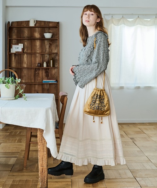 Crisp（クリスプ）の「フラワーフリルチュニック（シャツ/ブラウス・レディース・グリーン/ブラック・FREE）」の4枚目の写真