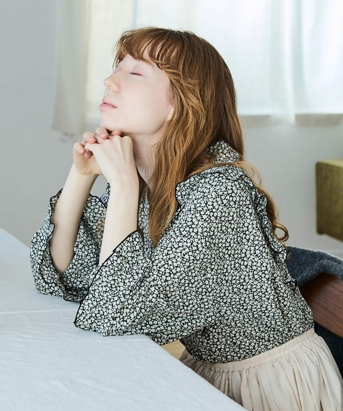 Crisp（クリスプ）の「フラワーフリルチュニック（シャツ/ブラウス・レディース・グリーン/ブラック・FREE）」の15枚目の写真