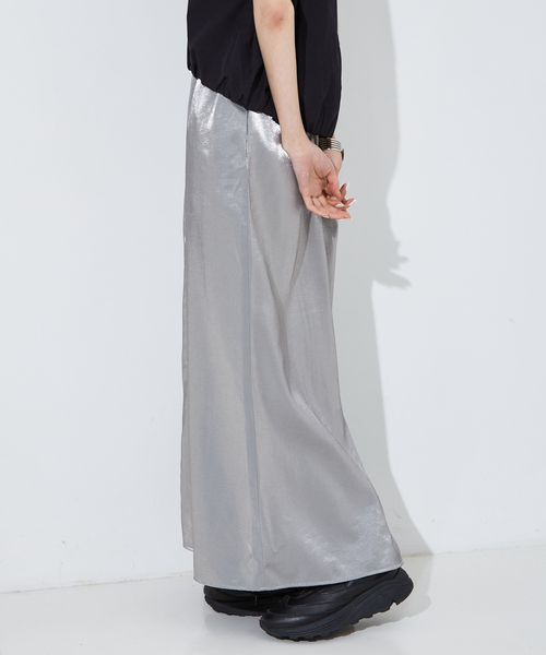 NOMINE(ノミネ)の「【セットアップ着用可】サテンロングスカート(スカート・レディース・シルバー/ブラック・S/M)」の6枚目の写真