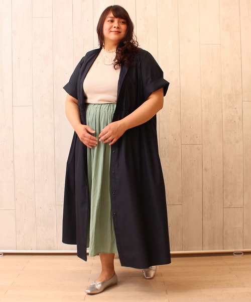 MB mint breeze(エムビーミントブリーズ)の「【L~5L 大きいサイズ】アンバサダー企画 スキッパー 半袖 シャツ ワンピース ロング丈 WEB・一部店舗限定(ワンピース・レディース・ネイビー/オレンジ・5L/4L/3L/LL/L)」の2枚目の写真