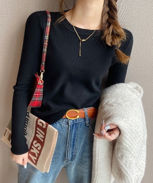 COCOMOMO(ココモモ)の「ベーシックで使いやすい クルーネック長袖ニット(ニット/セーター・レディース・アイボリー/ベージュ/パープル/ホワイト/グリーン/ライトグレー/ダークブラウン/ブラック・FREE)」の11枚目の写真