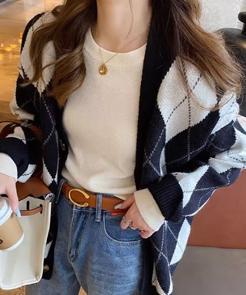 COCOMOMO(ココモモ)の「ベーシックで使いやすい クルーネック長袖ニット(ニット/セーター・レディース・アイボリー/ベージュ/パープル/ホワイト/グリーン/ライトグレー/ダークブラウン/ブラック・FREE)」の13枚目の写真