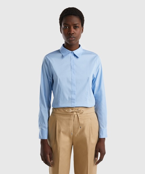 BENETTON (UNITED COLORS OF BENETTON)（ベネトンユナイテッドカラーズオブベネトン）の「ストレッチ長袖シャツ・ブラウス（シャツ/ブラウス・レディース・ブラック/ライトブルー/ホワイト・XX-SMALL/X-SMALL/SMALL/MEDIUM）」の3枚目の写真