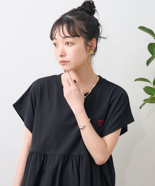 関送込アミパリス定番 刺繍 ハート ワンポイントTシャツ すぐにお届け】アミパリス定番刺繍ハート ワンポイントTシャツ