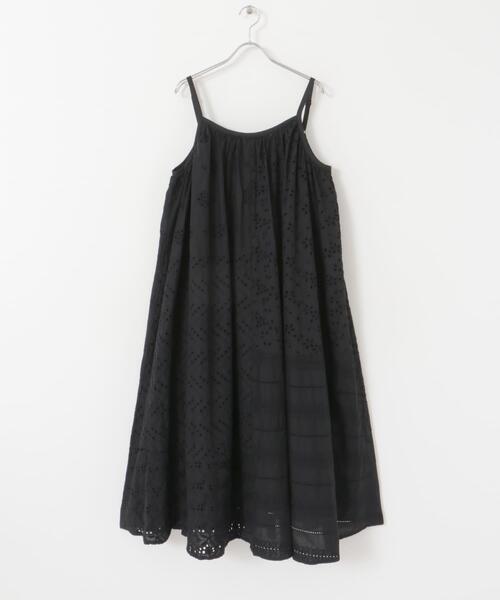 URBAN RESEARCH DOORS(アーバンリサーチドアーズ)の「パッチワークアイレットレースキャミワンピース(ワンピース・レディース・ブラック/オフホワイト・MEDIUM)」の4枚目の写真