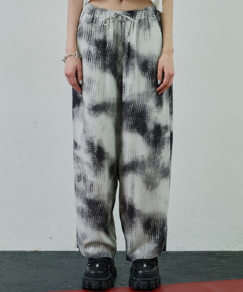 AIVER(アイバー)の「AIVER アブストラクトエアリーイージーパンツ(その他パンツ・メンズ・ネイビー/レッド/ストーン・SMALL/MEDIUM/LARGE)」の4枚目の写真