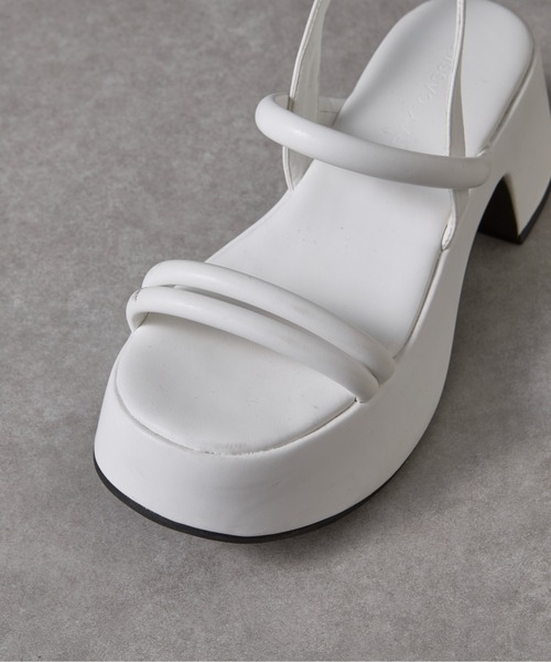 RAY CASSIN（レイカズン）の「チューブベルトサンダル（サンダル・レディース・ホワイト/シルバー/ブラック・LARGE/SMALL/MEDIUM）」の5枚目の写真