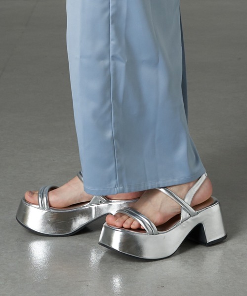 RAY CASSIN（レイカズン）の「チューブベルトサンダル（サンダル・レディース・ホワイト/シルバー/ブラック・LARGE/SMALL/MEDIUM）」の12枚目の写真