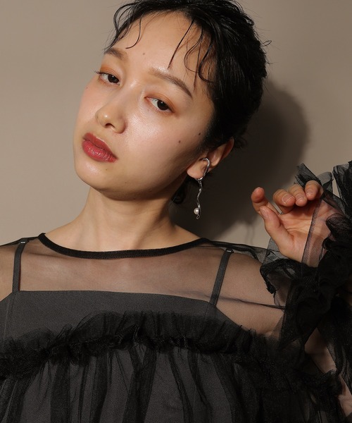 voov（ブーブ）の「ニュアンス ウェーブ メタル パール 2way イヤーカフ（イヤーカフ・レディース・シルバー/ゴールド・フリー）」の14枚目の写真