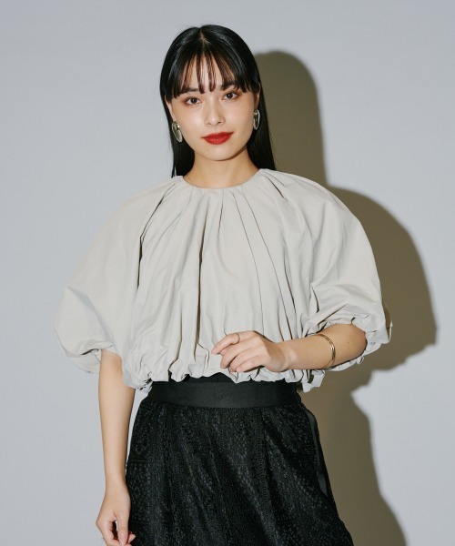 terrace(テラス)の「ナイロン シートギャザープルオーバー(その他トップス・レディース・ブラック/グレイッシュベージュ/グレー/オフホワイト・MEDIUM)」の1枚目の写真