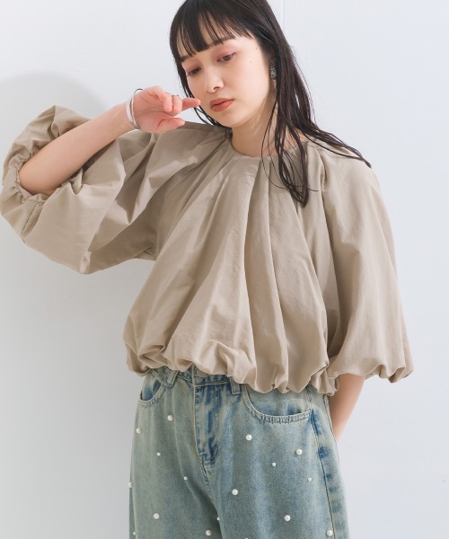 terrace(テラス)の「ナイロン シートギャザープルオーバー(その他トップス・レディース・ブラック/グレイッシュベージュ/グレー/オフホワイト・MEDIUM)」の4枚目の写真