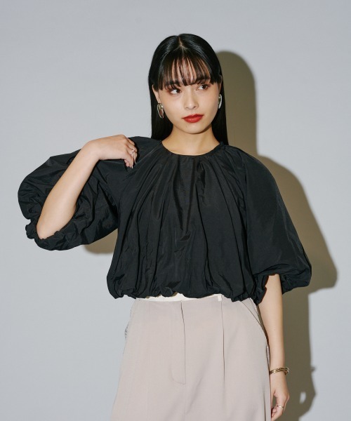 terrace(テラス)の「ナイロン シートギャザープルオーバー(その他トップス・レディース・ブラック/グレイッシュベージュ/グレー/オフホワイト・MEDIUM)」の3枚目の写真