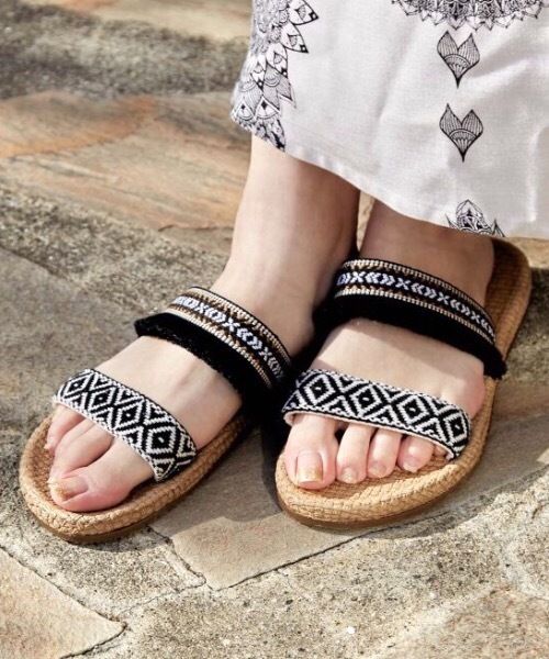 チャイハネ（チャイハネ）の「【チャイハネ】ボホラサンダル（サンダル・レディース・ブラック/ホワイト・ONESIZE）」の2枚目の写真