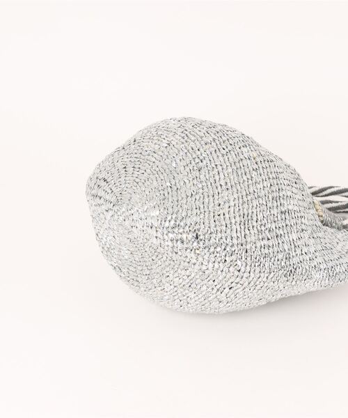 COLLAGE GALLARDAGALANTE（コラージュガリャルダガランテ）の「Africansquare/シルバーサイザルバッグ（トートバッグ・レディース・シルバー・FREE）」の3枚目の写真