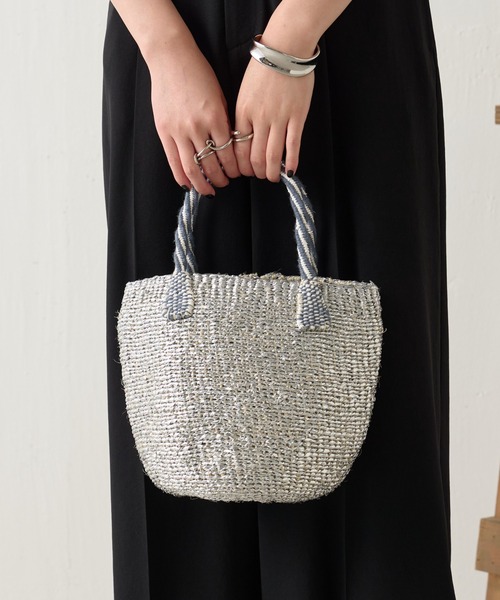 COLLAGE GALLARDAGALANTE（コラージュガリャルダガランテ）の「Africansquare/シルバーサイザルバッグ（トートバッグ・レディース・シルバー・FREE）」の9枚目の写真