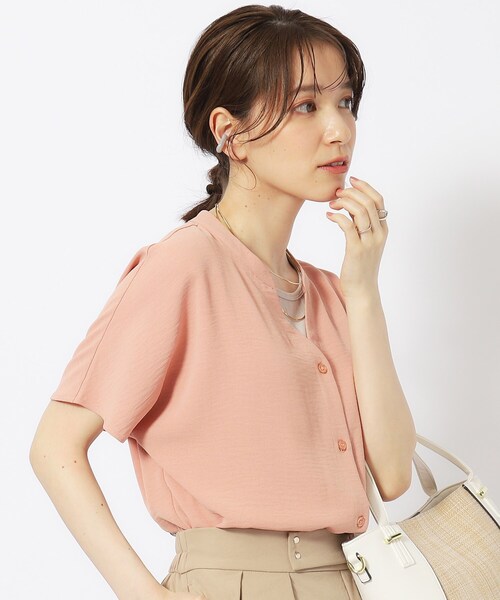 SHOO・LA・RUE(シューラルー)の「◆【イージーケア】オンにもオフにも 前あきスキッパーシャツ(シャツ/ブラウス・レディース・ライトベージュ/ブラウン系/オレンジ系/ネイビー・04/02/03)」の4枚目の写真