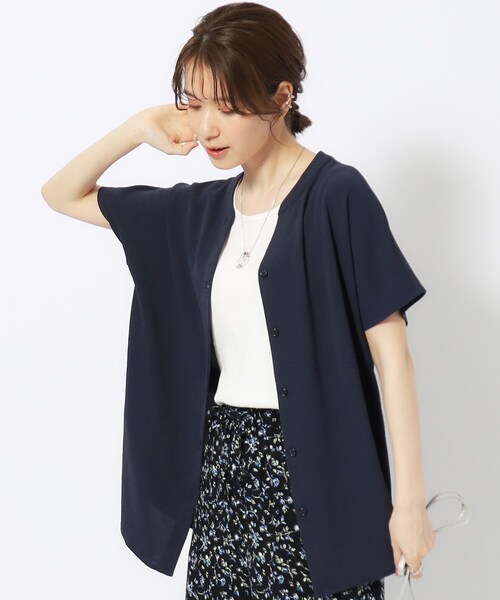 SHOO・LA・RUE(シューラルー)の「◆【イージーケア】オンにもオフにも 前あきスキッパーシャツ(シャツ/ブラウス・レディース・ライトベージュ/ブラウン系/オレンジ系/ネイビー・04/02/03)」の1枚目の写真
