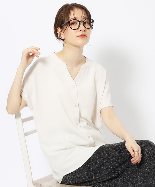 SHOO・LA・RUE(シューラルー)の「◆【イージーケア】オンにもオフにも 前あきスキッパーシャツ(シャツ/ブラウス・レディース・ライトベージュ/ブラウン系/オレンジ系/ネイビー・04/02/03)」の3枚目の写真