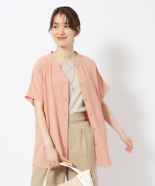 SHOO・LA・RUE(シューラルー)の「◆【イージーケア】オンにもオフにも 前あきスキッパーシャツ(シャツ/ブラウス・レディース・ライトベージュ/ブラウン系/オレンジ系/ネイビー・04/02/03)」の5枚目の写真