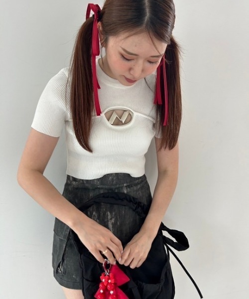 ipugo(イプゴ)の「ipugo/イプゴ ロゴミニ丈 半袖ニット 夏物 夏服(Tシャツ/カットソー・レディース・チャコール/ホワイト/カーキ・FREE)」の1枚目の写真