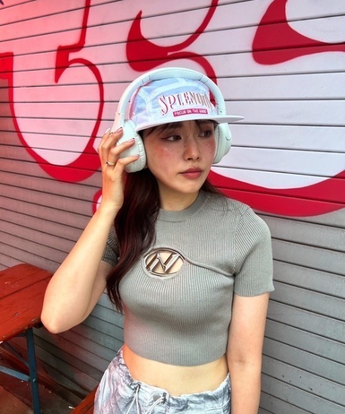 ipugo(イプゴ)の「ipugo/イプゴ ロゴミニ丈 半袖ニット 夏物 夏服(Tシャツ/カットソー・レディース・チャコール/ホワイト/カーキ・FREE)」の3枚目の写真