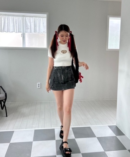 ipugo(イプゴ)の「ipugo/イプゴ ロゴミニ丈 半袖ニット 夏物 夏服(Tシャツ/カットソー・レディース・チャコール/ホワイト/カーキ・FREE)」の21枚目の写真