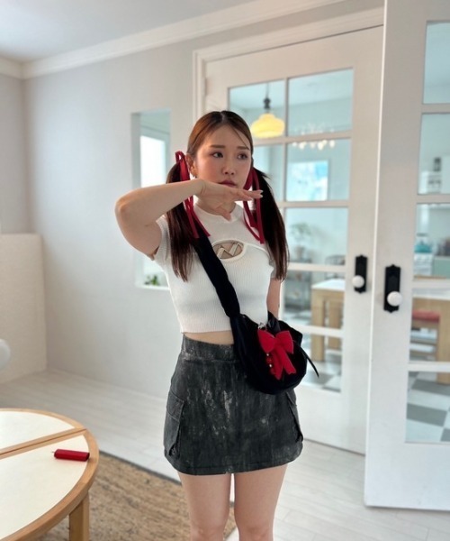 ipugo(イプゴ)の「ipugo/イプゴ ロゴミニ丈 半袖ニット 夏物 夏服(Tシャツ/カットソー・レディース・チャコール/ホワイト/カーキ・FREE)」の18枚目の写真