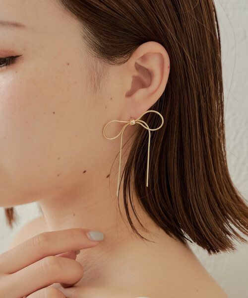 Chico（チコ）の「ロングメタルリボンピアス（ピアス（両耳用）・レディース・シルバー/ゴールド・FREE）」の6枚目の写真