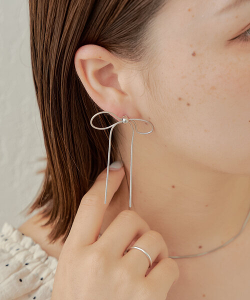 Chico（チコ）の「ロングメタルリボンピアス（ピアス（両耳用）・レディース・シルバー/ゴールド・FREE）」の8枚目の写真