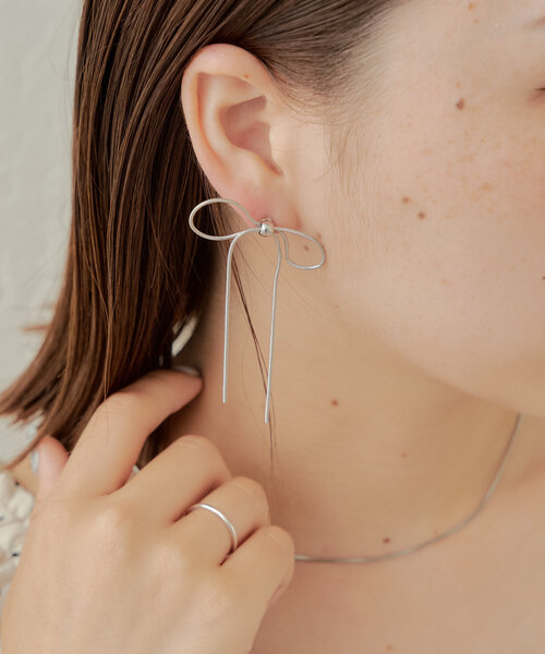 Chico（チコ）の「ロングメタルリボンピアス（ピアス（両耳用）・レディース・シルバー/ゴールド・FREE）」の9枚目の写真