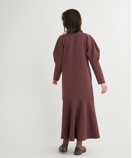 新品✨エミ　ダンボール　ボリュームスリーブ　ワンピース　ブラウン　マーメイド emmi（エミ）の「ダンボールボリュームスリーブワンピース（ワンピース