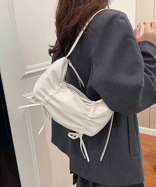 c.u.l(シーユーエル)の「ドロストショルダーリボンバッグ cula937(ショルダーバッグ・レディース・ピンク/レッド/シルバー/ブラック/アイボリー・FREE)」の17枚目の写真