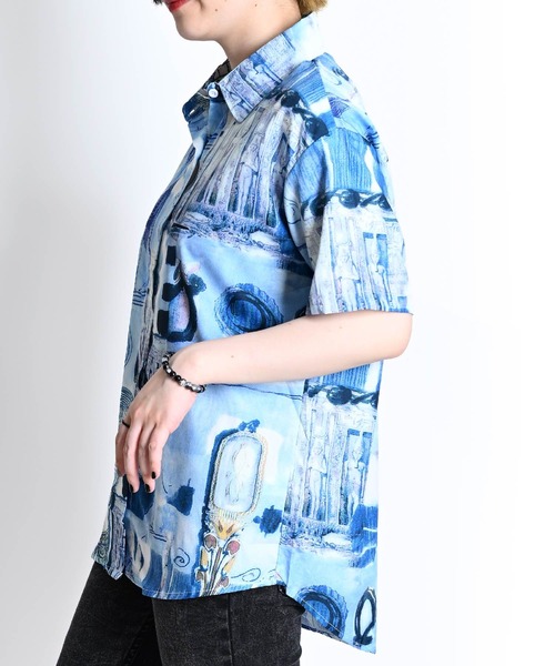 MARAI(マーライ)の「エジプト柄 半袖シャツ 総柄 オーバーサイズ リラックスシャツ(シャツ/ブラウス・レディース・ブルー・MEDIUM)」の6枚目の写真