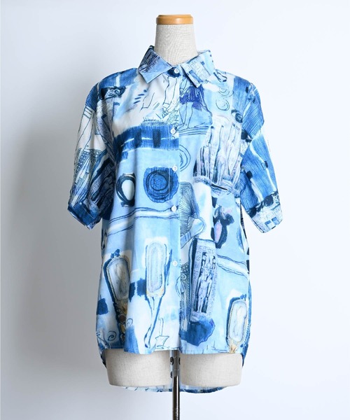 MARAI(マーライ)の「エジプト柄 半袖シャツ 総柄 オーバーサイズ リラックスシャツ(シャツ/ブラウス・レディース・ブルー・MEDIUM)」の13枚目の写真