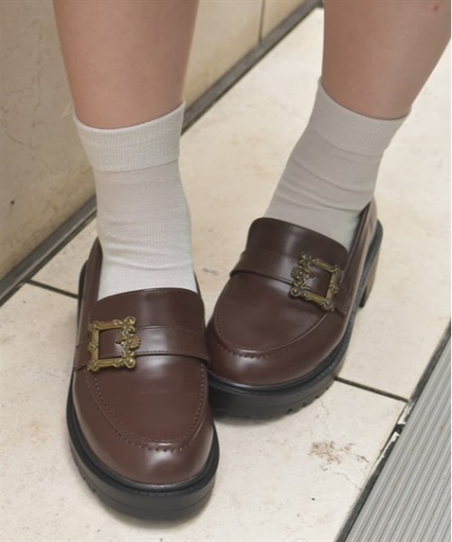 axes femme(アクシーズファム)の「バックルデザインローファー(パンプス・レディース・グレー/ブラック/ブラウン/ベージュ・MEDIUM/LARGE)」の4枚目の写真